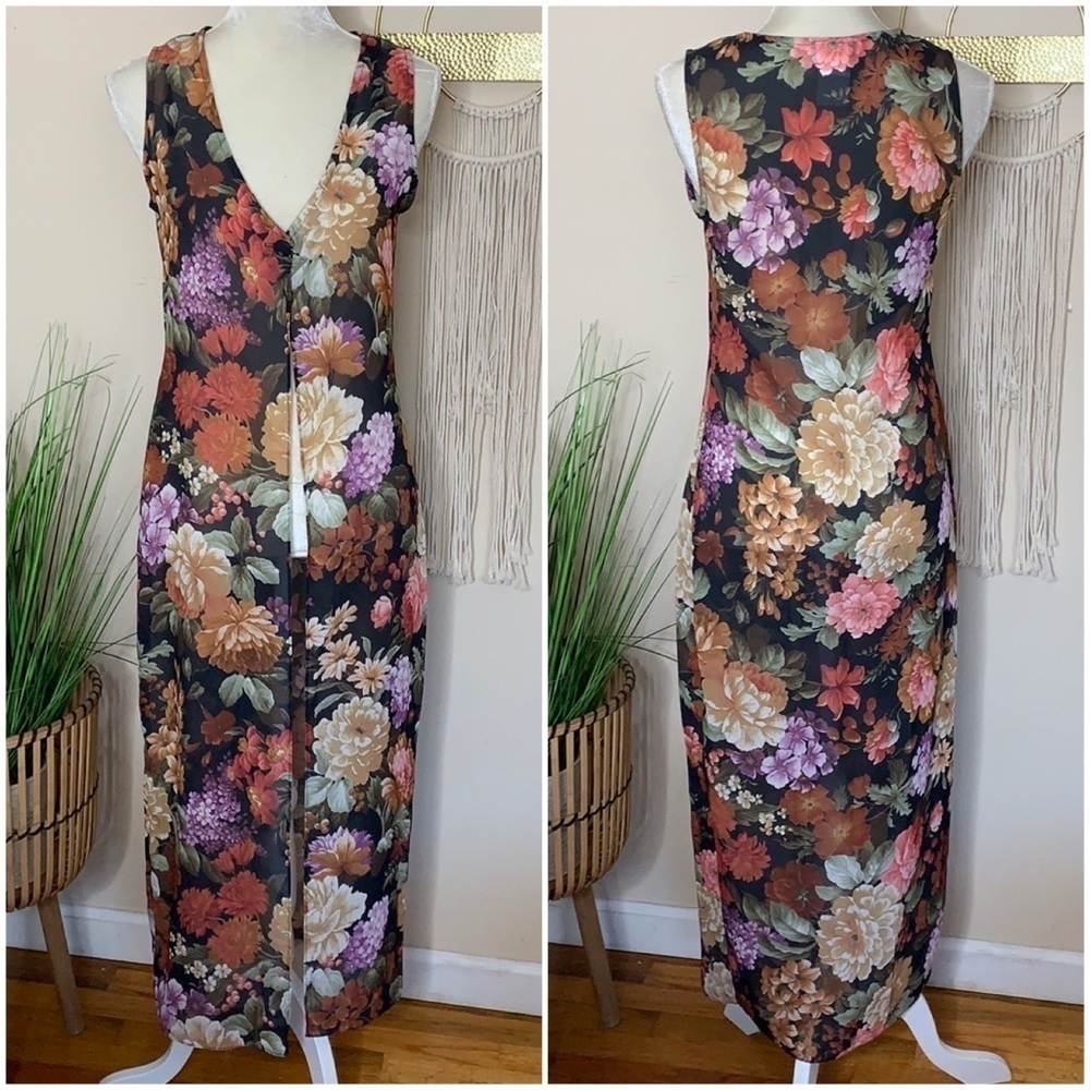 vintage yes clothing co • floral tapestry sleeveless lightweight cardigan